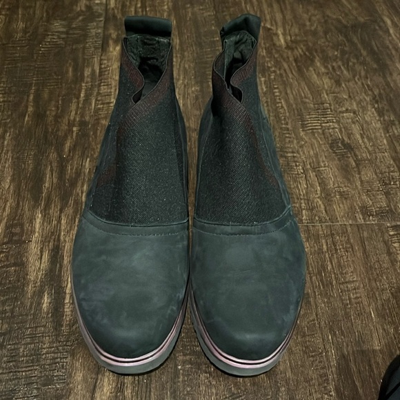 Munro Kinston Envelope Bootie Ankle Boot Black Nubuck Elastic Top size 8W - Picture 2 of 11